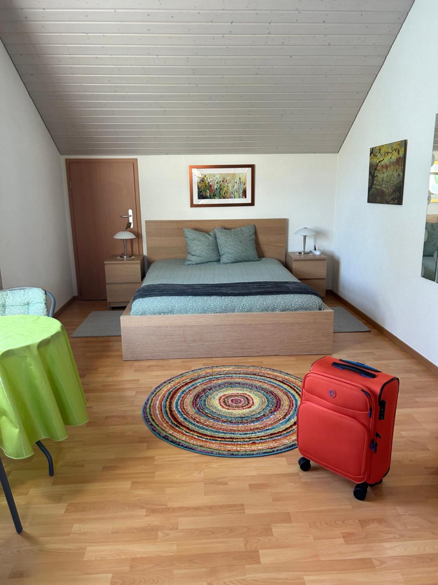 Queen Guest Room Mont-sur-Rolle ภายนอก รูปภาพ